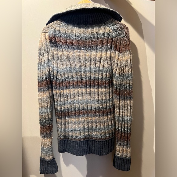 FENDI Men’s Wool Sweater with Button Collar - Picture 8 of 8